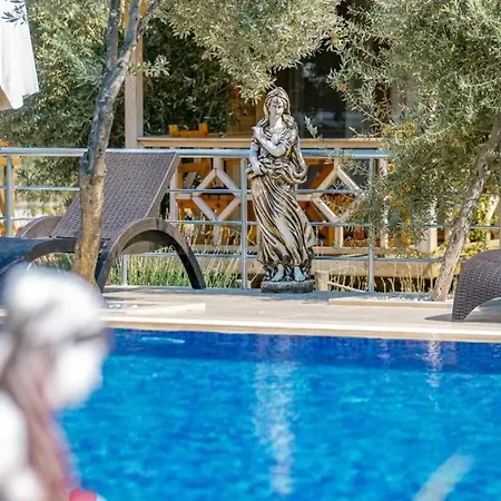 Ferienhaus Doganin Ruhu & *